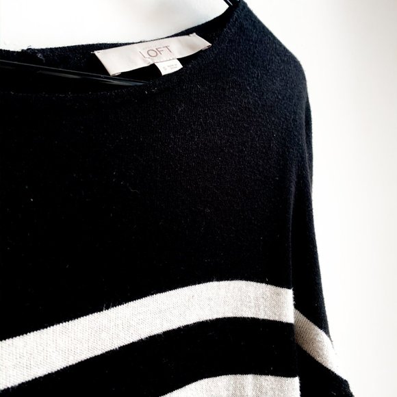 LOFT long sleeve stripe top button detail in back - Picture 4 of 4